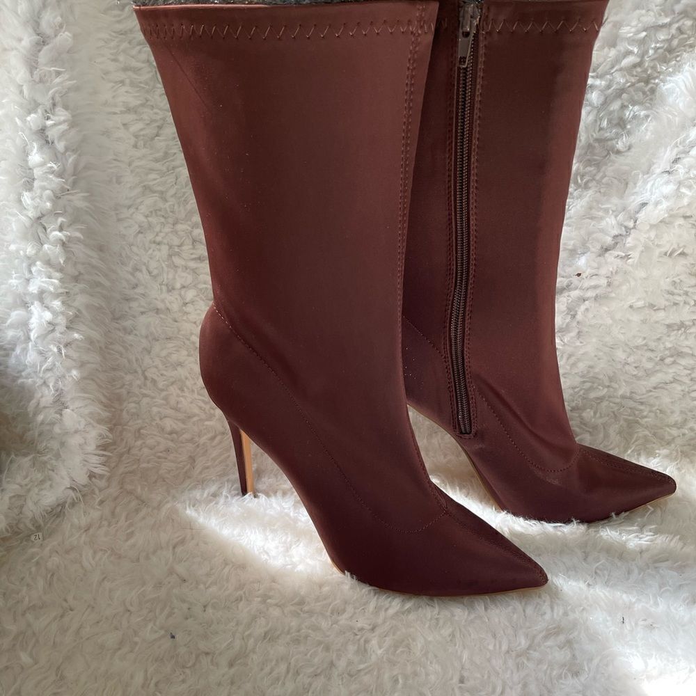 Sheln Brown stretchy knee high boots pointed toe heels Size11